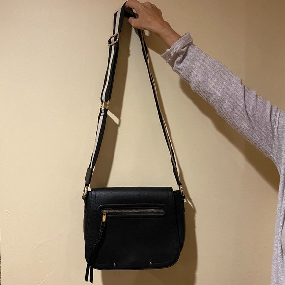Gap Izzy Black Crossbody - Picture 1 of 4
